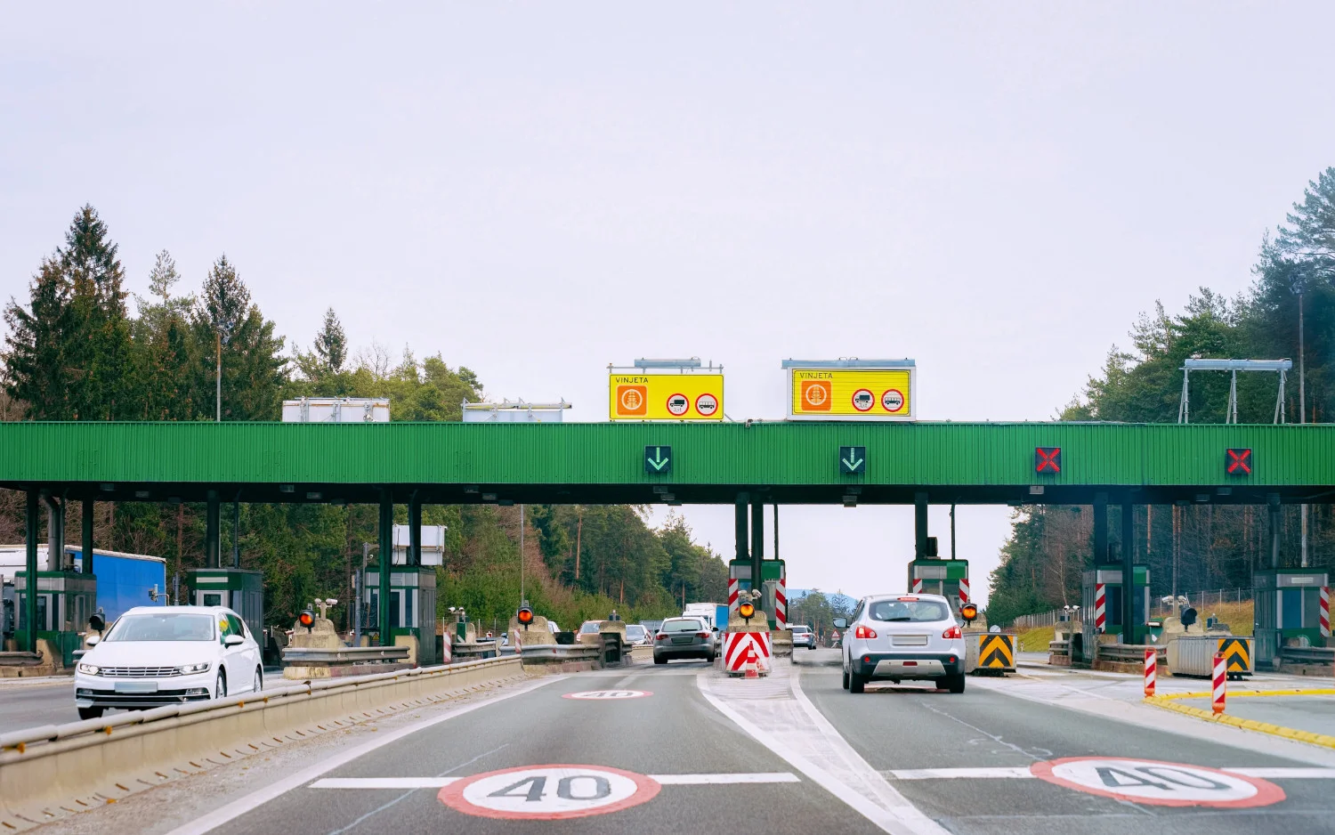  Für die Benutzung der Autobahnen in Slowenien ist die Maut (sofern vorhanden) mit einer elektronischen Vignette zu entrichten.