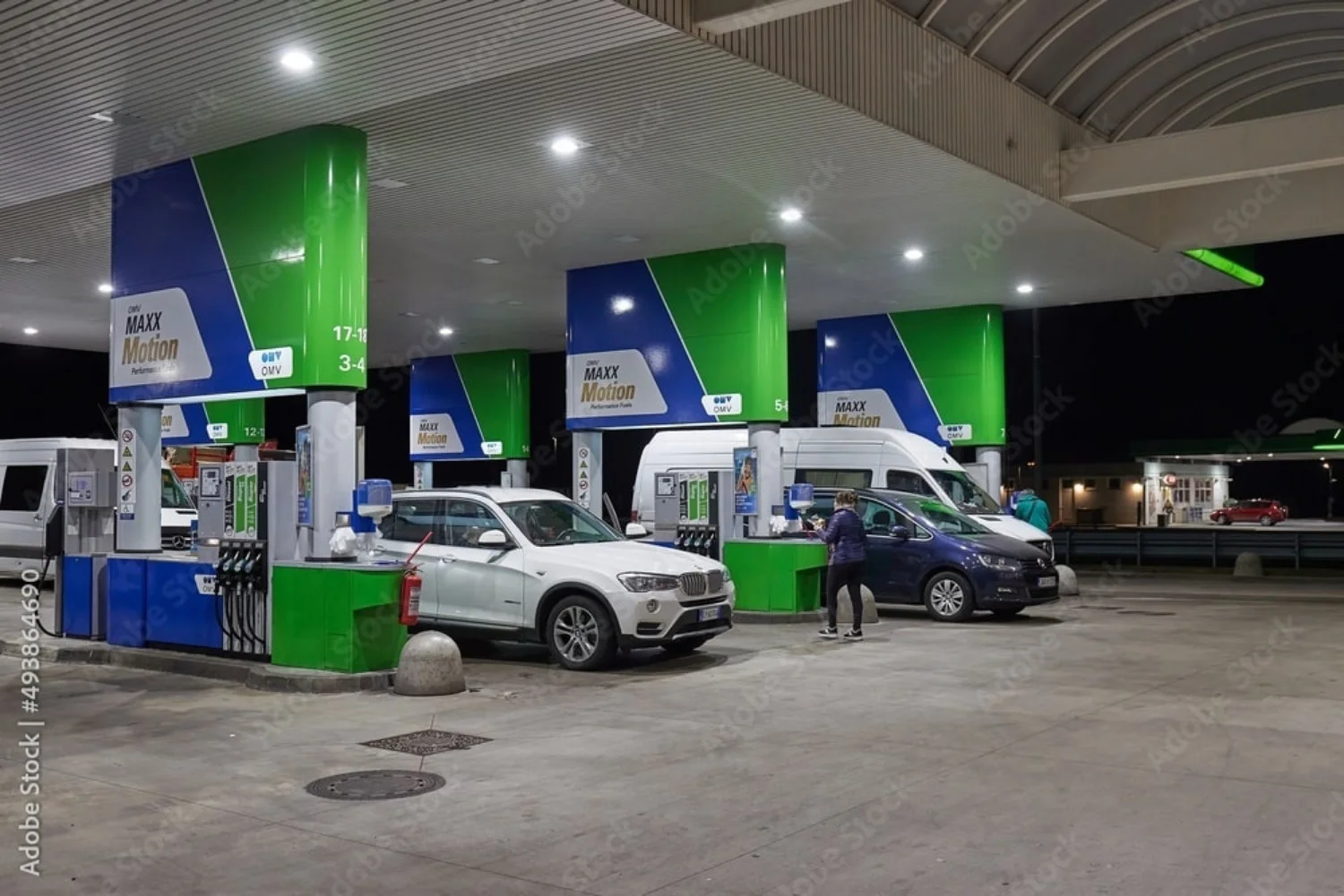Like their competitors, many of the OMV Service Stations also have mechanics in attendance, ready to assist with any technical problems in professional workshops.