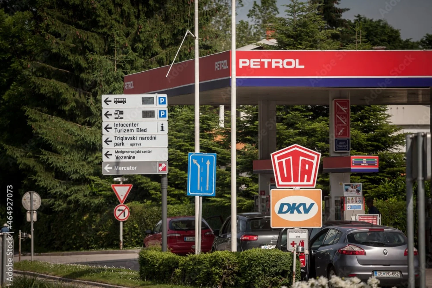 Автозаправочная станция марки Petrol в Словении